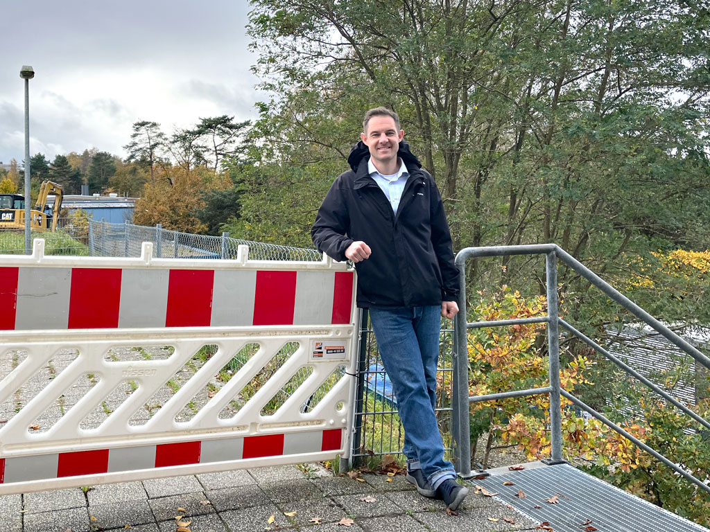 Foto vom Projektleiter auf einer Campus-Baustelle